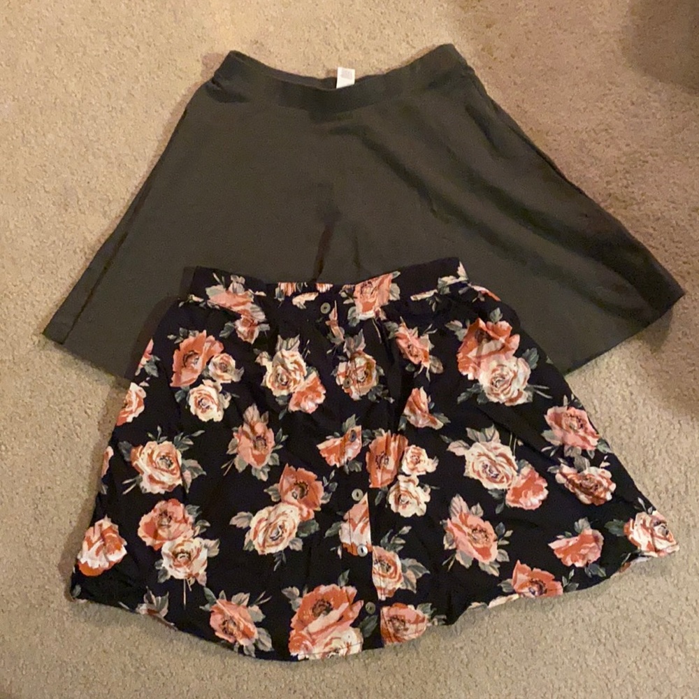 Set of 2 cute Forever 21 A-Line Mini Skirts